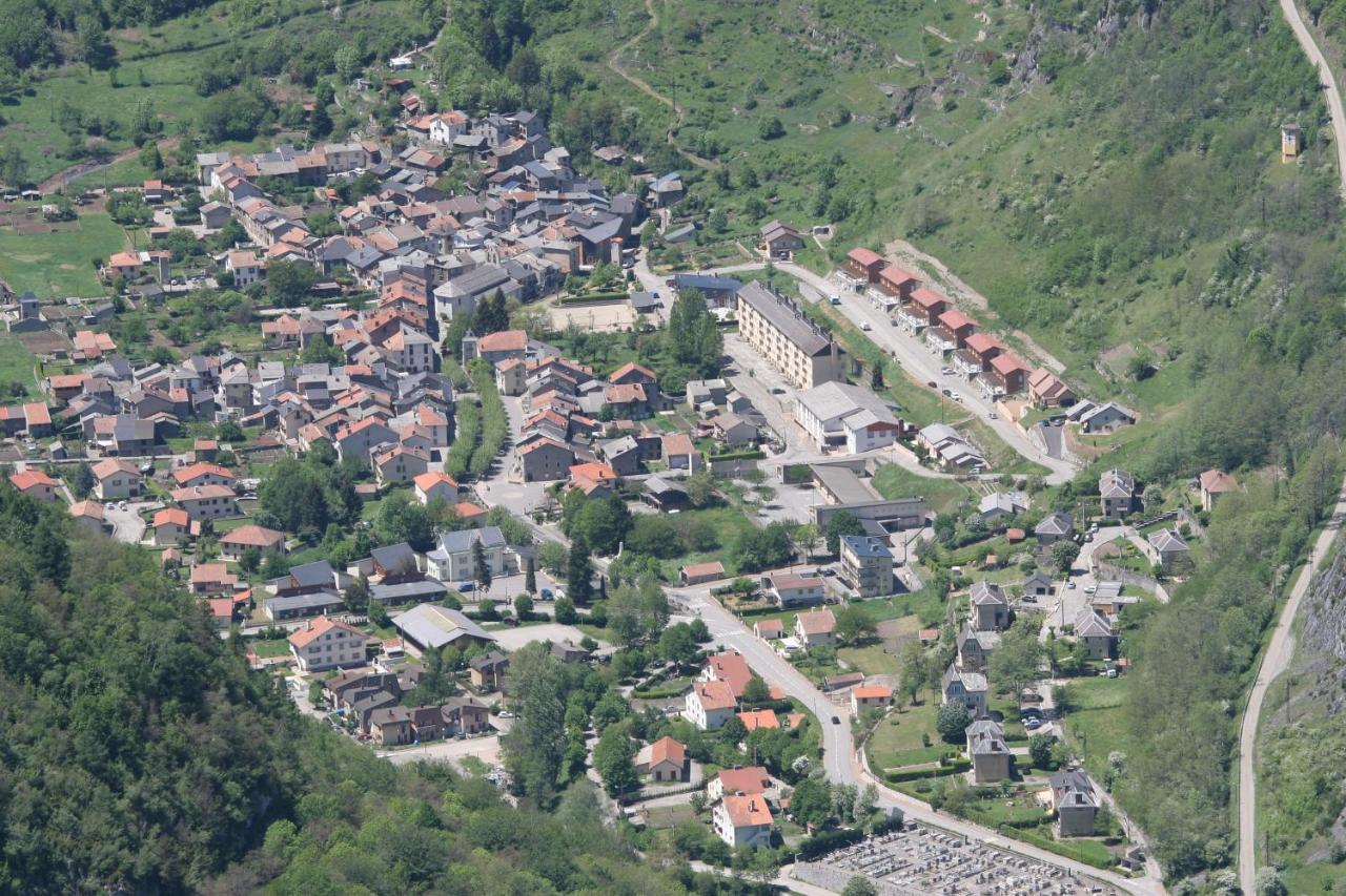 La Maison Des Vacances Auzat Bagian luar foto